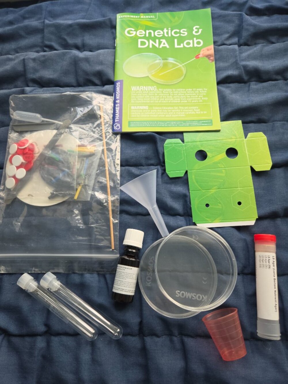 KIDS EDUCATIONAL STEM EXPERIMENT KIT, GENETICS AND DNA, AGES 10+ - Picture 5 of 10